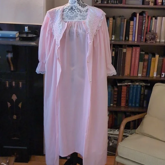 Vintage Pink Ruffle Nightgown and Robe Set - Picture 6 of 10